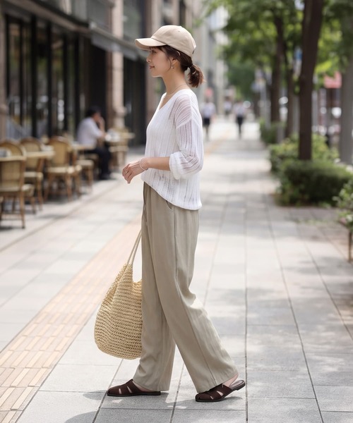 STYLE DELI(スタイルデリ)の「涼しいストライプ編みVネックシアーニット(ニット/セーター・レディース・ブラック/グレイッシュベージュ/ホワイト・FREE)」の5枚目の写真