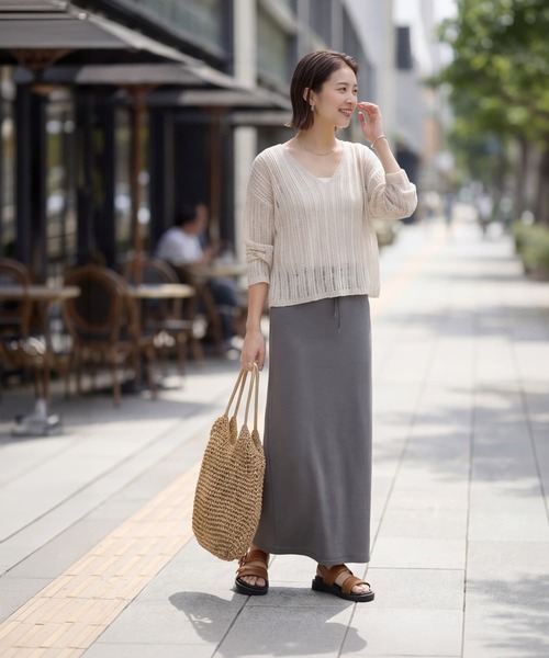 STYLE DELI(スタイルデリ)の「涼しいストライプ編みVネックシアーニット(ニット/セーター・レディース・ブラック/グレイッシュベージュ/ホワイト・FREE)」の8枚目の写真