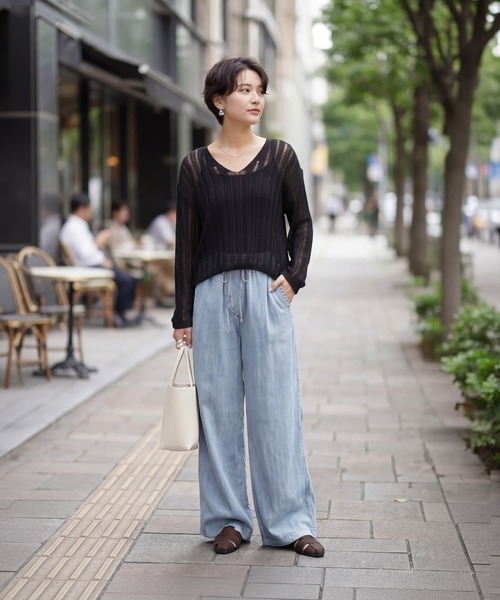 STYLE DELI(スタイルデリ)の「涼しいストライプ編みVネックシアーニット(ニット/セーター・レディース・ブラック/グレイッシュベージュ/ホワイト・FREE)」の12枚目の写真