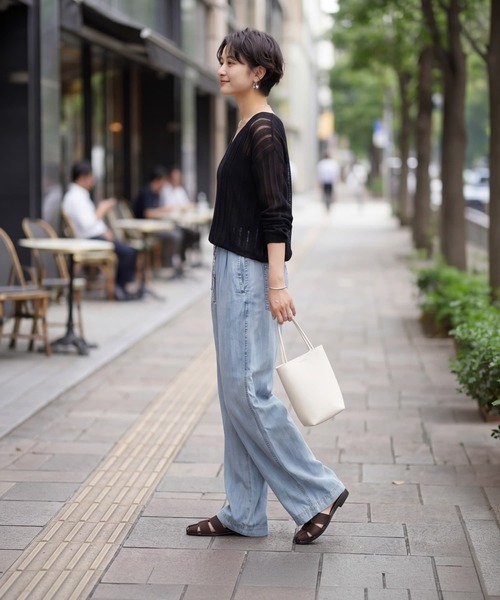 STYLE DELI(スタイルデリ)の「涼しいストライプ編みVネックシアーニット(ニット/セーター・レディース・ブラック/グレイッシュベージュ/ホワイト・FREE)」の13枚目の写真