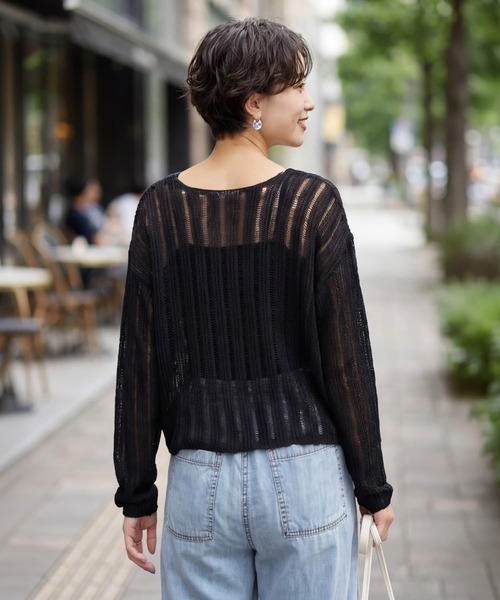 STYLE DELI(スタイルデリ)の「涼しいストライプ編みVネックシアーニット(ニット/セーター・レディース・ブラック/グレイッシュベージュ/ホワイト・FREE)」の15枚目の写真