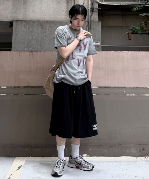 GRAYBLVD(グレイブラバット)の「ボタピグメント半袖Tシャツ (2COLOR)(Tシャツ/カットソー・レディース・チャコール/ライトベージュ・MEDIUM/LARGE/X-LARGE)」の10枚目の写真