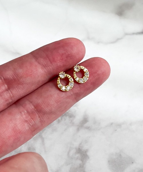yu-ka(ユーカ)の「YU-KA:クラシックデザインミニピアス Classic design mini earrings(ピアス(両耳用)・レディース・ゴールド・FREE)」の1枚目の写真