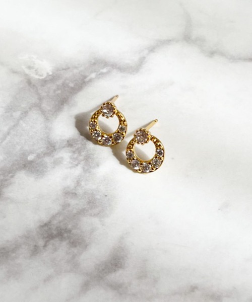 yu-ka(ユーカ)の「YU-KA:クラシックデザインミニピアス Classic design mini earrings(ピアス(両耳用)・レディース・ゴールド・FREE)」の2枚目の写真