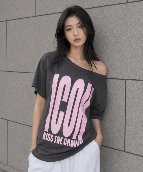 LARTIGENT(ラーティゼン)の「QUEEN ONE-SHOULDER T-SHIRT(CHARCOAL)(Tシャツ/カットソー・レディース・その他・FREE)」の1枚目の写真