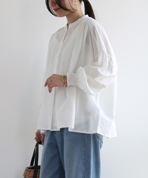and it_（アンドイット）の「袖シャーリングコットンブラウス（シャツ/ブラウス）」