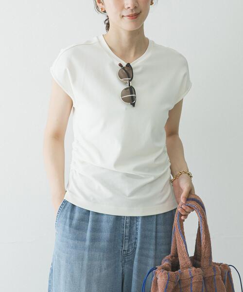 URBAN RESEARCH（アーバンリサーチ）の「サイドギャザーカットソー（Tシャツ/カットソー・レディース・ブラウン/オフホワイト/ブラック・FREE）」の2枚目の写真