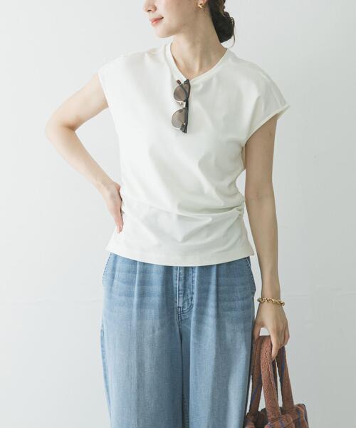 URBAN RESEARCH（アーバンリサーチ）の「サイドギャザーカットソー（Tシャツ/カットソー・レディース・ブラウン/オフホワイト/ブラック・FREE）」の4枚目の写真