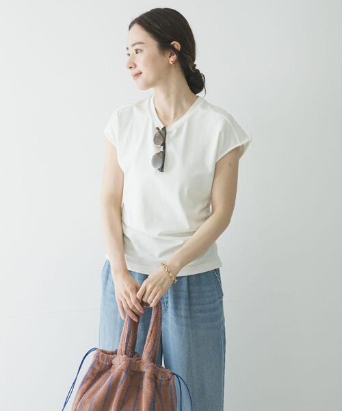 URBAN RESEARCH（アーバンリサーチ）の「サイドギャザーカットソー（Tシャツ/カットソー・レディース・ブラウン/オフホワイト/ブラック・FREE）」の5枚目の写真