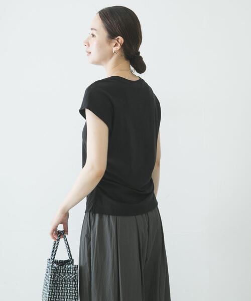 URBAN RESEARCH（アーバンリサーチ）の「サイドギャザーカットソー（Tシャツ/カットソー・レディース・ブラウン/オフホワイト/ブラック・FREE）」の13枚目の写真