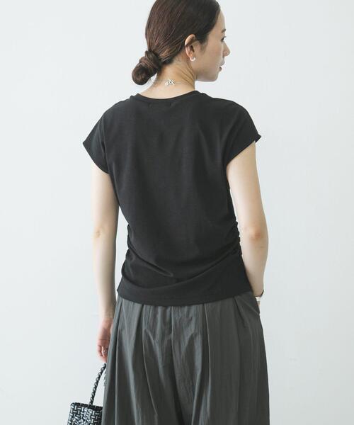 URBAN RESEARCH（アーバンリサーチ）の「サイドギャザーカットソー（Tシャツ/カットソー・レディース・ブラウン/オフホワイト/ブラック・FREE）」の14枚目の写真