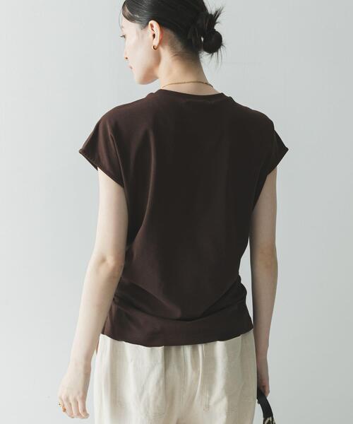 URBAN RESEARCH（アーバンリサーチ）の「サイドギャザーカットソー（Tシャツ/カットソー・レディース・ブラウン/オフホワイト/ブラック・FREE）」の20枚目の写真