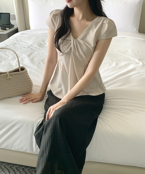 LAFFMO(ラフモ)の「Vネックツイストギャザー半袖ブラウス(シャツ/ブラウス・レディース・ベージュ/ブラック・F)」の20枚目の写真