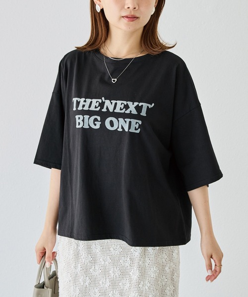 LAVEANGE(ラビアンジェ)の「フロッキーロゴTシャツ|綿100%/オーバーサイズ/体型カバー/5分袖(Tシャツ/カットソー・レディース・ブラック/サックスブルー・5L/4L/3L/LL/M)」の18枚目の写真