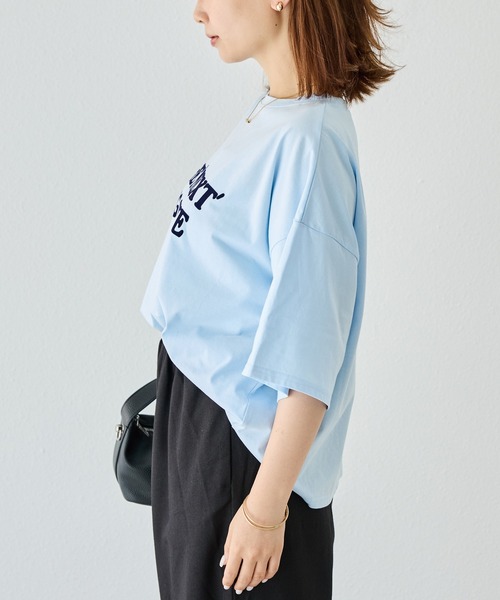 LAVEANGE(ラビアンジェ)の「フロッキーロゴTシャツ|綿100%/オーバーサイズ/体型カバー/5分袖(Tシャツ/カットソー・レディース・ブラック/サックスブルー・5L/4L/3L/LL/M)」の8枚目の写真