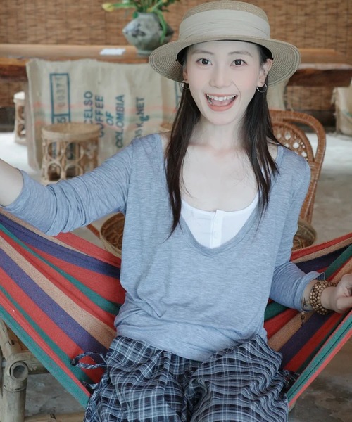AsheKsha(アシクシャ)の「フェイク二重キャミソールVネックトップス(Tシャツ/カットソー・レディース・グレー・M)」の5枚目の写真
