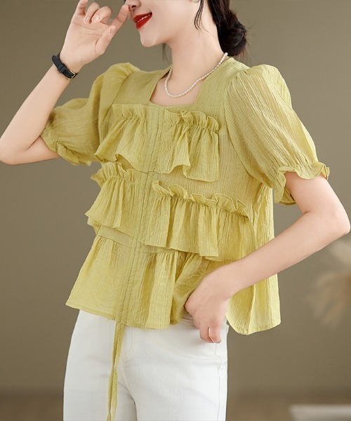 AMAJI(アマジ)の「ラッフルフリル ドロスト 半袖ブラウス(シャツ/ブラウス・レディース・イエロー/ホワイト・X-LARGE/LARGE/MEDIUM)」の4枚目の写真