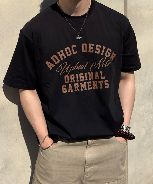 ADHOC(アドホック)の「男女共用レタリングアーチアートワークTシャツ (4 COLOR) (HC6STA4)(Tシャツ/カットソー・メンズ・ライトベージュ/オフホワイト/チャコールグレー/ブラック・90/95/100/105)」の3枚目の写真