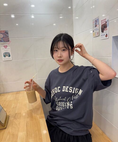ADHOC(アドホック)の「男女共用レタリングアーチアートワークTシャツ (4 COLOR) (HC6STA4)(Tシャツ/カットソー・メンズ・ライトベージュ/オフホワイト/チャコールグレー/ブラック・90/95/100/105)」の19枚目の写真
