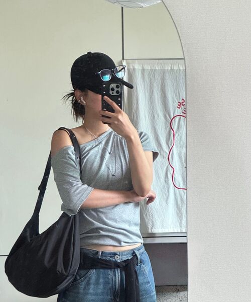 HYOJI（ヒョージ）の「エッセンシャルカーブドナイロンホーボーバッグ（ブラック）（メッセンジャーバッグ・メンズ・ブラック・SMALL/LARGE）」の13枚目の写真