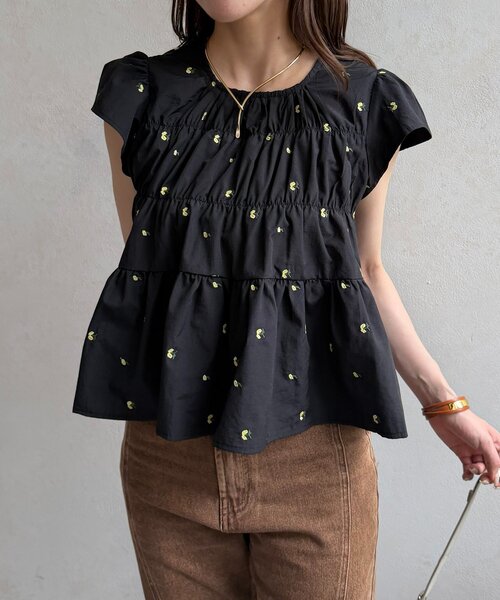 Thevon(ゼボン)の「フレンチシャーリングブラウス(シャツ/ブラウス・レディース・ミント/オフホワイト/レッド/ブラック・FREE)」の13枚目の写真