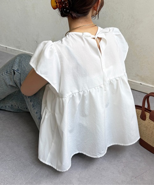 Thevon(ゼボン)の「フレンチシャーリングブラウス(シャツ/ブラウス・レディース・ミント/オフホワイト/レッド/ブラック・FREE)」の2枚目の写真