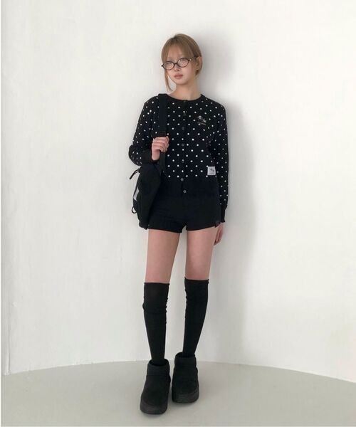 COIRIS(コイリス)の「グレインラウンドネックドットニットカーディガン(2カラー)(カーディガン/ボレロ・レディース・ブラック/グレー系・FREE)」の14枚目の写真