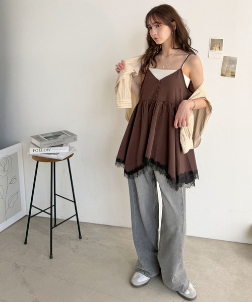 classicalelf(クラシカルエルフ)の「いつものコーデに、ひとさじの甘さ。重ねるだけで華やぐ。裾レースペプラムキャミソール(キャミソール・レディース・ブラック/アイボリー/ブラウン・SMALL/X-LARGE/LARGE/MEDIUM)」の22枚目の写真