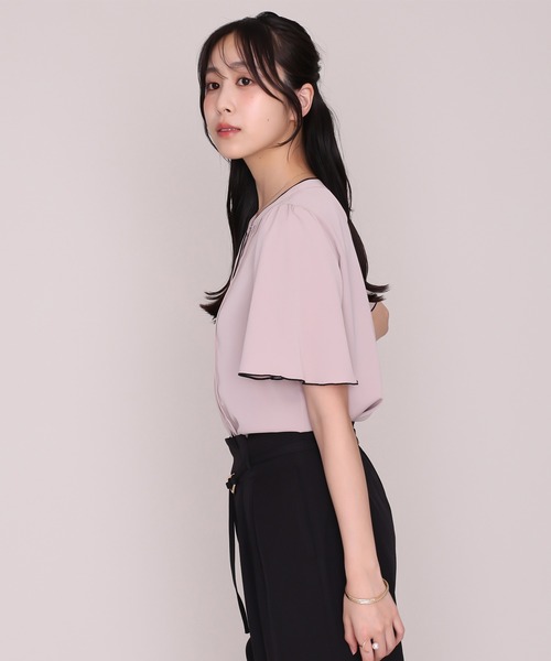 MISCH MASCH(ミッシュマッシュ)の「2026秋冬新作 配色トリミングフレアスリーブブラウス(シャツ/ブラウス・レディース・モカ/ブラック/ホワイト・フリ-)」の10枚目の写真