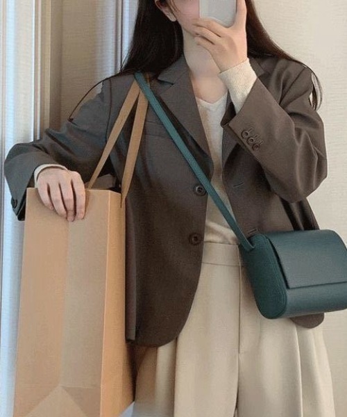 LUCPY(ラクピー)の「テーラードショートジャケット(テーラードジャケット・レディース・ブラック/ブラウン・MEDIUM/SMALL/X-LARGE/LARGE)」の4枚目の写真
