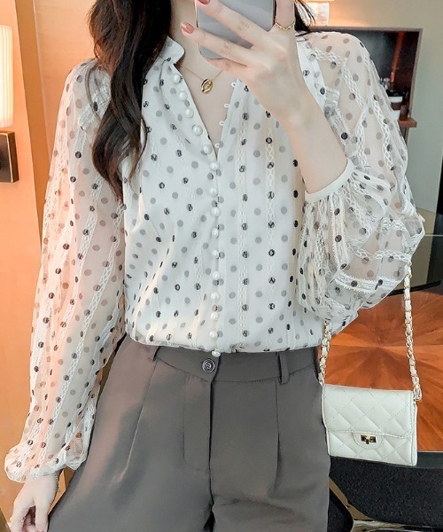 AMAJI(アマジ)の「メッシュ切替 Vネック 長袖シャツ(シャツ/ブラウス・レディース・ベージュ・X-LARGE/LARGE/MEDIUM/SMALL)」の4枚目の写真