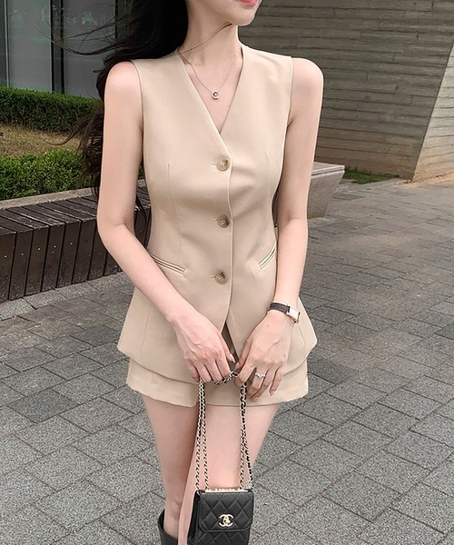 Girly Doll(ガーリードール)の「Vネックノーカラーベスト&ショートパンツ(セットアップ・レディース・ダークグレー/ベージュ/ブラック・FREE)」の20枚目の写真