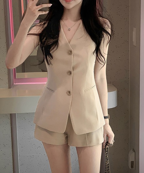 Girly Doll(ガーリードール)の「Vネックノーカラーベスト&ショートパンツ(セットアップ・レディース・ダークグレー/ベージュ/ブラック・FREE)」の17枚目の写真