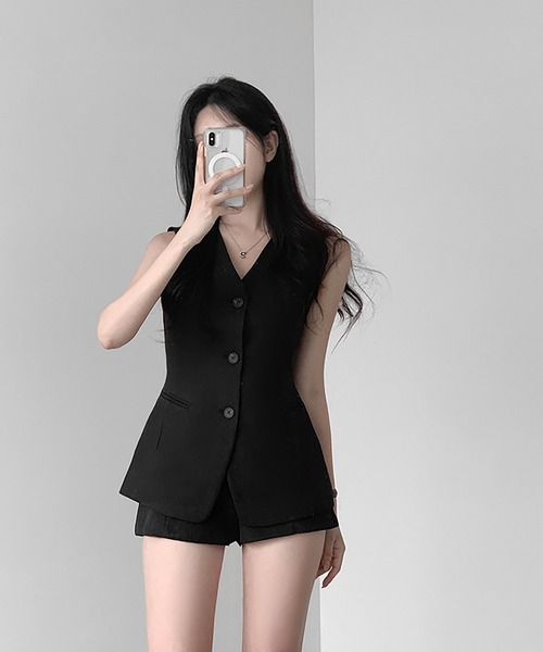 Girly Doll(ガーリードール)の「Vネックノーカラーベスト&ショートパンツ(セットアップ・レディース・ダークグレー/ベージュ/ブラック・FREE)」の10枚目の写真