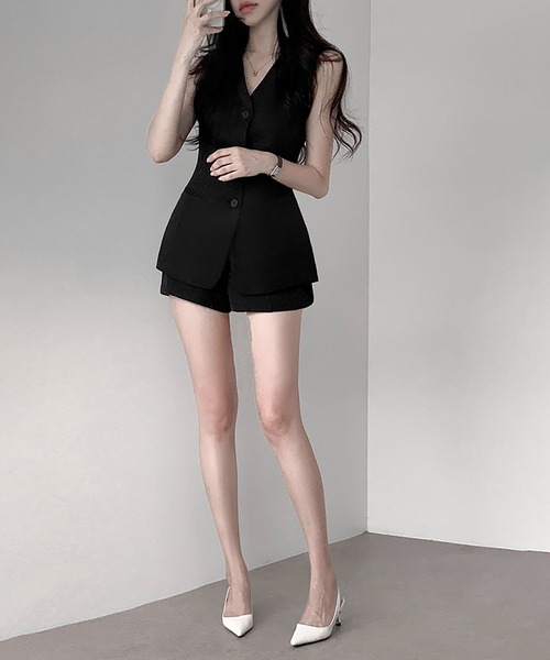 Girly Doll(ガーリードール)の「Vネックノーカラーベスト&ショートパンツ(セットアップ・レディース・ダークグレー/ベージュ/ブラック・FREE)」の11枚目の写真