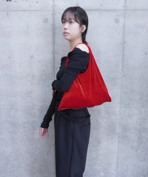 SIMONE WILD(シモーネワイルド)の「VELVET POUCH(ハンドバッグ・レディース・レッド/オリーブ/ブルー/ライトブルー/ワイン/ライトピンク/ライトグリーン・ONE SIZE)」の9枚目の写真