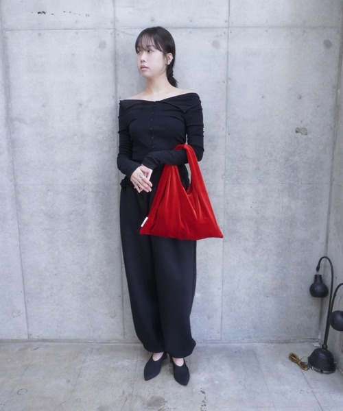 SIMONE WILD(シモーネワイルド)の「VELVET POUCH(ハンドバッグ・レディース・レッド/オリーブ/ブルー/ライトブルー/ワイン/ライトピンク/ライトグリーン・ONE SIZE)」の11枚目の写真