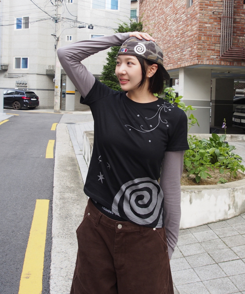 KKEEE（ケーケーイーイー）の「ラブリーナイトレイヤード長袖Tシャツ(2色)（Tシャツ/カットソー・レディース・ネイビー/ブラック・FREE）」の11枚目の写真