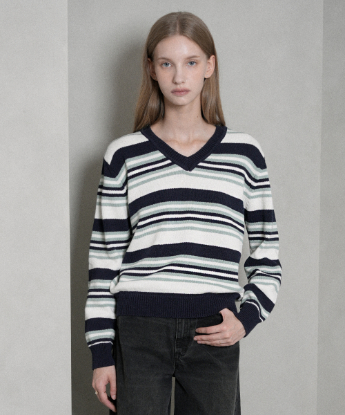 VLETI（ブレッティ）の「Cotton V-neck Striped Knit (navy)（ニット/セーター・レディース・ネイビー・FREE）」の2枚目の写真