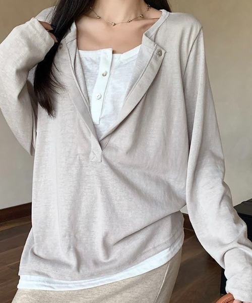 SHERU(シェル)の「フェイクレイヤード キーネックロンT ヘンリーネック(Tシャツ/カットソー・レディース・ブラック/ベージュ・M)」の2枚目の写真