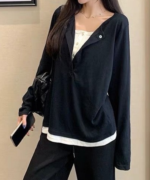 SHERU(シェル)の「フェイクレイヤード キーネックロンT ヘンリーネック(Tシャツ/カットソー・レディース・ブラック/ベージュ・M)」の5枚目の写真
