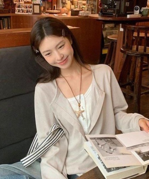 SHERU(シェル)の「フェイクレイヤード キーネックロンT ヘンリーネック(Tシャツ/カットソー・レディース・ブラック/ベージュ・M)」の19枚目の写真