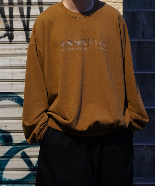 68&brothers(シックスティエイトアンドブラザーズ)の「68&BROTHERS / VINTAGE LOGO CREWNECK SWEAT(スウェット・メンズ・キャメル/ダークブラウン/ブラック・X-LARGE/LARGE/MEDIUM)」の5枚目の写真