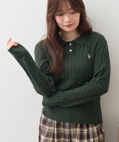 U.S. POLO ASSN.(ユーエスポロアッスン)の「【U.S. POLO ASSN./ユーエスポロアッスン】ワンポイントロゴ刺繍 ケーブルポロニット(ニット/セーター・レディース・ワイン/グリーン/ネイビー・L/M)」の2枚目の写真