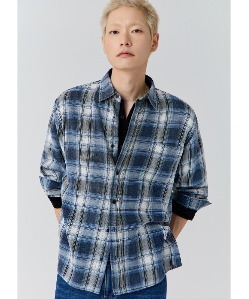 Guess（ゲス）の「【ヒョンジン 着用】 UNISEX Woven LS Shirt シャツ（シャツ/ブラウス・メンズ・ブルー/グレー・LARGE/X-LARGE/MEDIUM/ONE SIZE）」の22枚目の写真