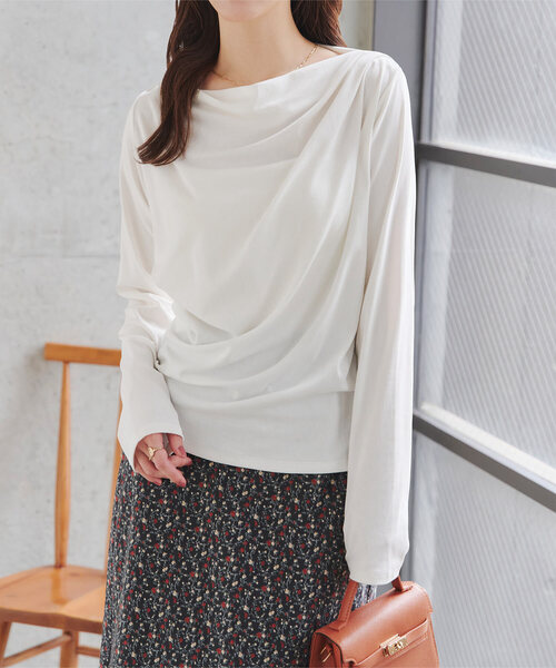 KOBE LETTUCE（コウベレタス）の「[ しっとりタッチ・UVカット ] 選べる2typeドレープトップス（Tシャツ/カットソー・レディース・チャコール/アイボリー系1/グレー系/ブラック系/アイボリー系/ブラウン系/ホワイト系/オフホワイト/ブラック/ブラウン・M/M1）」の2枚目の写真