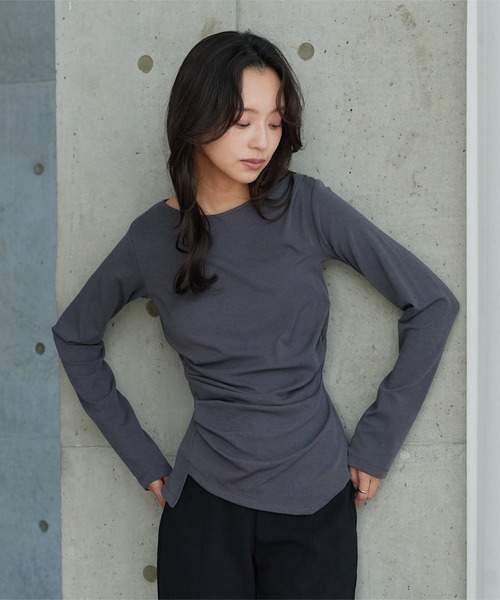 KOBE LETTUCE（コウベレタス）の「[ しっとりタッチ・UVカット ] 選べる2typeドレープトップス（Tシャツ/カットソー・レディース・チャコール/アイボリー系1/グレー系/ブラック系/アイボリー系/ブラウン系/ホワイト系/オフホワイト/ブラック/ブラウン・M/M1）」の16枚目の写真