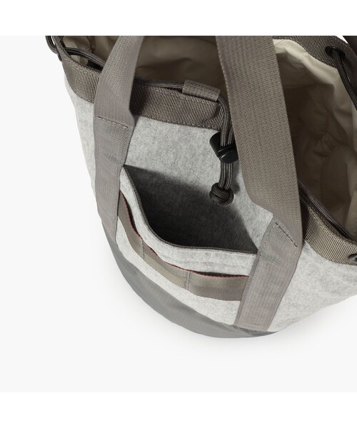 BRIEFING(ブリーフィング)の「【BRIEFING/ブリーフィング】DLS REVERSIBLE DRAWSTRING SHOULDER(ショルダーバッグ・メンズ・グレー/オートミール・FREE)」の8枚目の写真