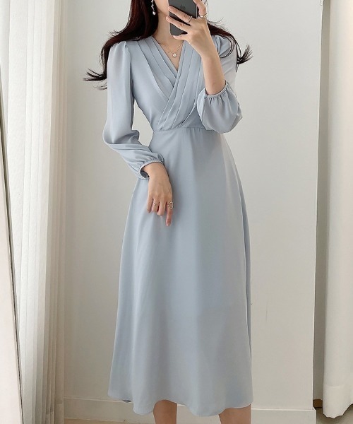 YUGA(ユーガ)の「YUGA_YGMC Korean-style V-neck pleated flare dress(ワンピース・レディース・オフホワイト/ライトブルー・FREE)」の12枚目の写真