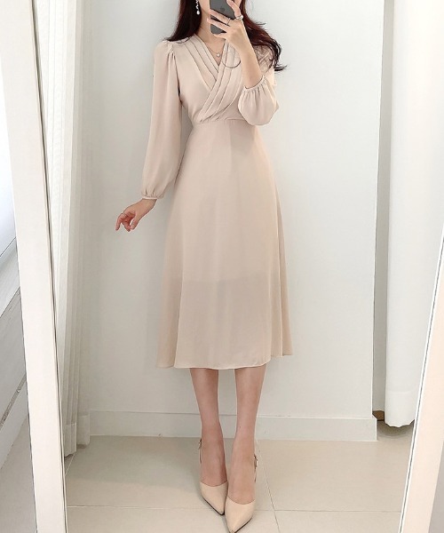 YUGA(ユーガ)の「YUGA_YGMC Korean-style V-neck pleated flare dress(ワンピース・レディース・オフホワイト/ライトブルー・FREE)」の9枚目の写真